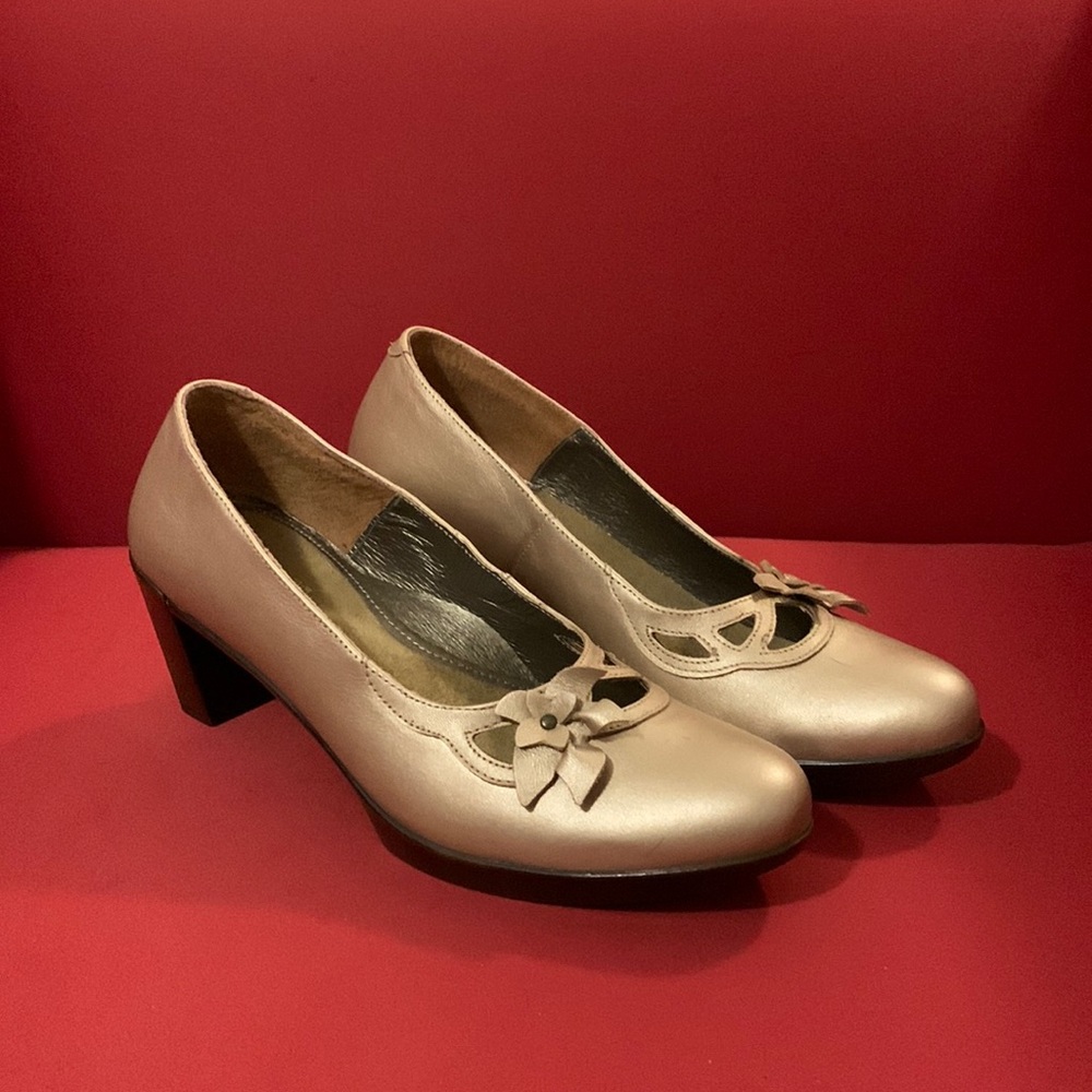 NWOT Naot shoes